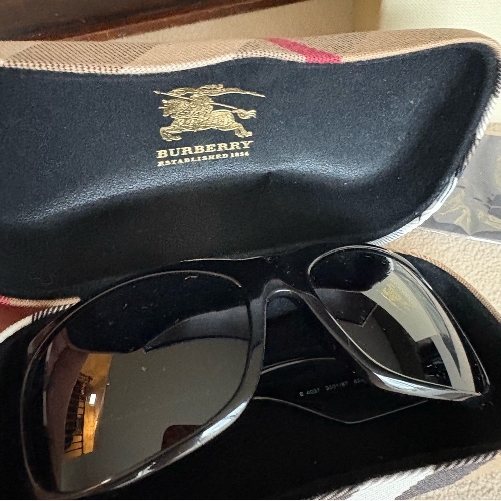 Authentic Burberry B4037 Black Rectangular Sungla… - image 7